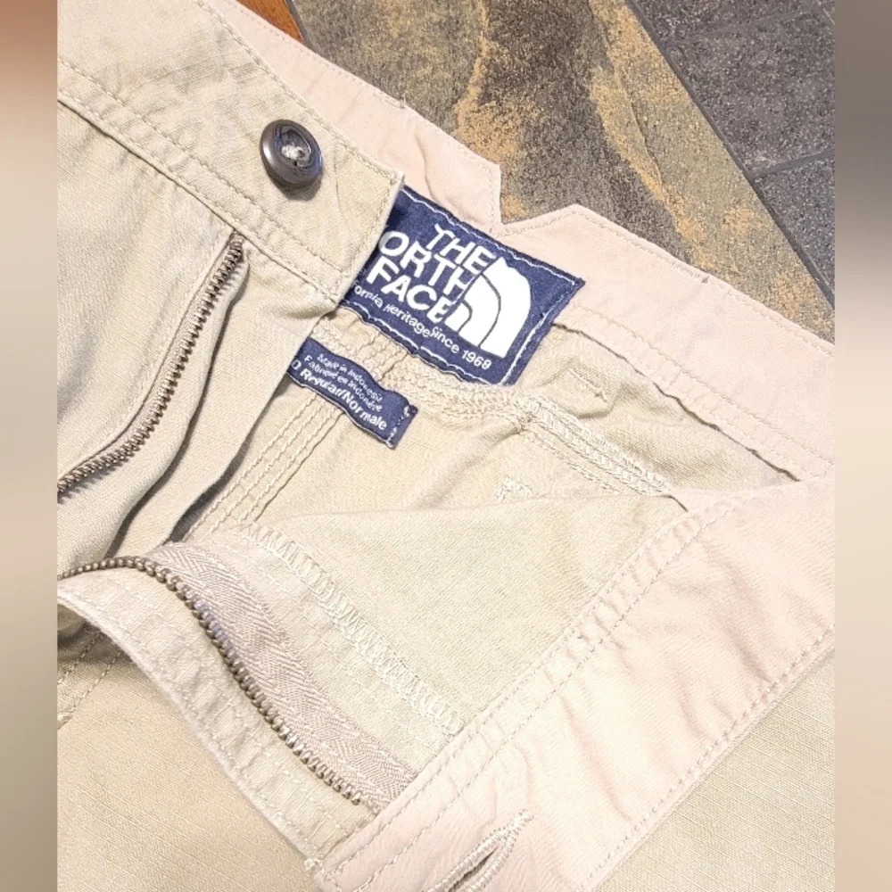 North Face Synkros‎ Cotton Lightweight Cargo Shorts Tan Size 40